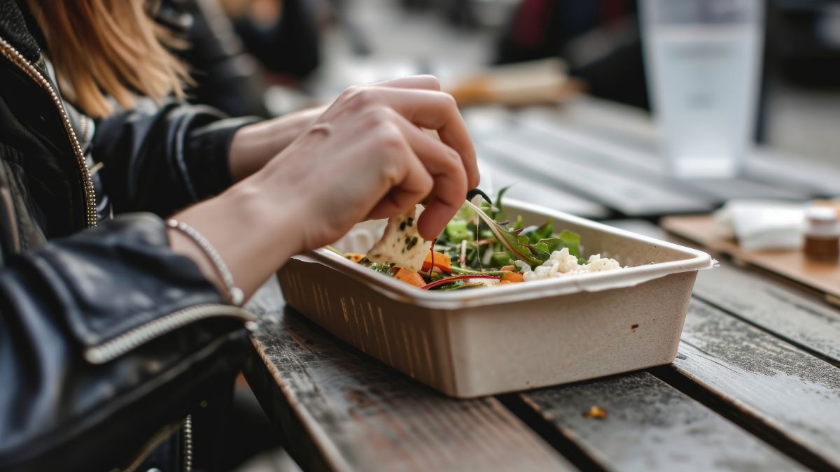 Uso de bandejas de papel oferece mais segurança para os alimentos e para o cliente