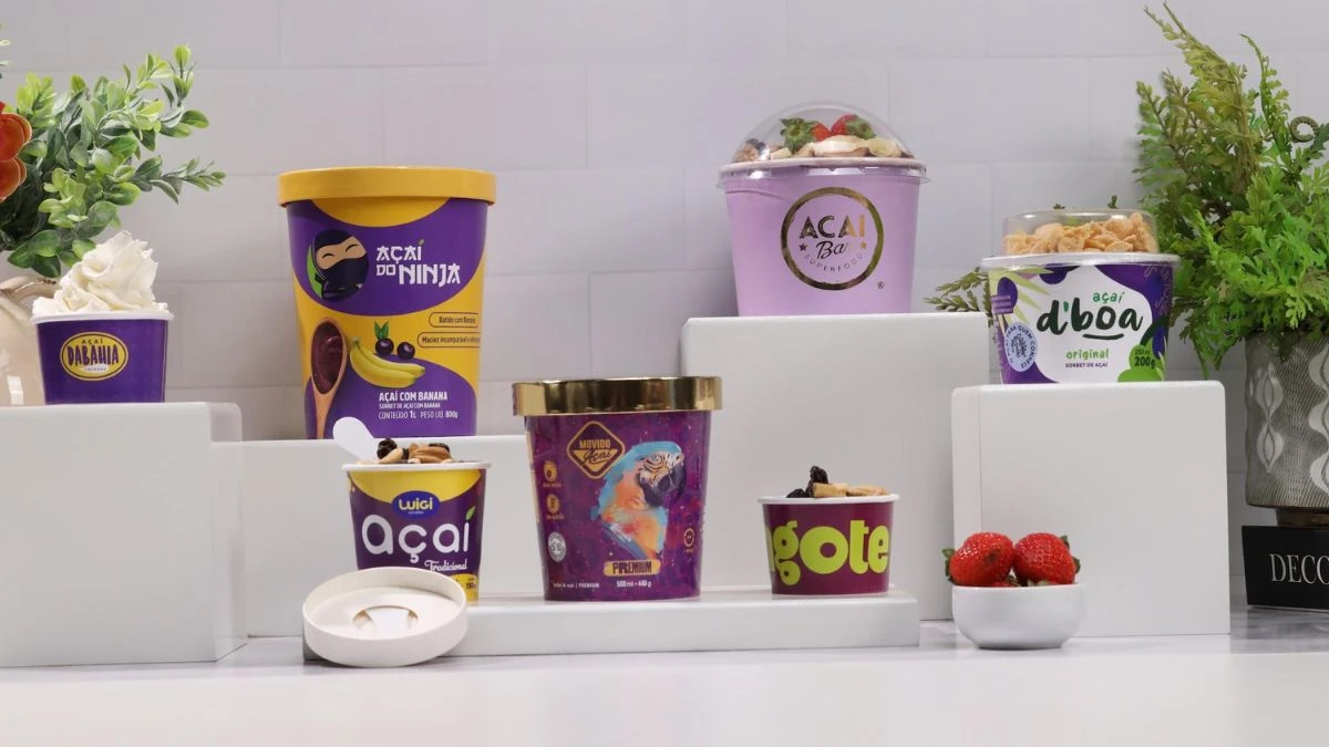 Potes para sorveteria: mais qualidade, mais vendas! Imagem de diversos potes de sorvetes decorados com frutas e combinações deliciosas.