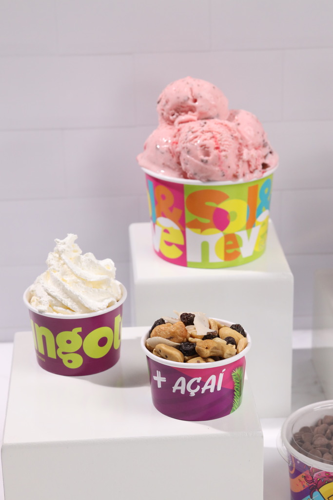 Pote de papel descartável para sorvete e açaí com diferentes tamanhos e personalizações, utilizado para sobremesas geladas e toppings.